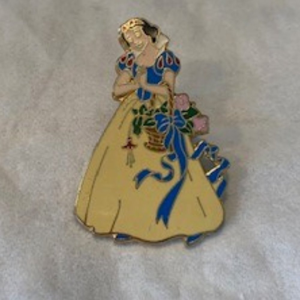 Vintage Disney Snow White Enamel Pin